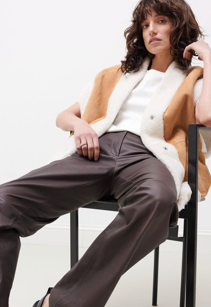 <strong>LAMMY VEST</strong> - one piece left