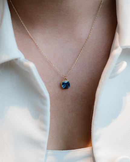 Petit Comité Geboortesteen Ketting december blauw topaas