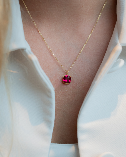 Petit Comité Geboortesteen Ketting juli robijn