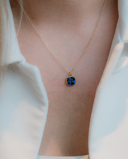 Petit Comité Geboortesteen Ketting september saffier