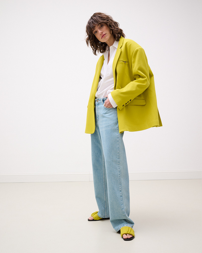 STAND OUT BLAZER